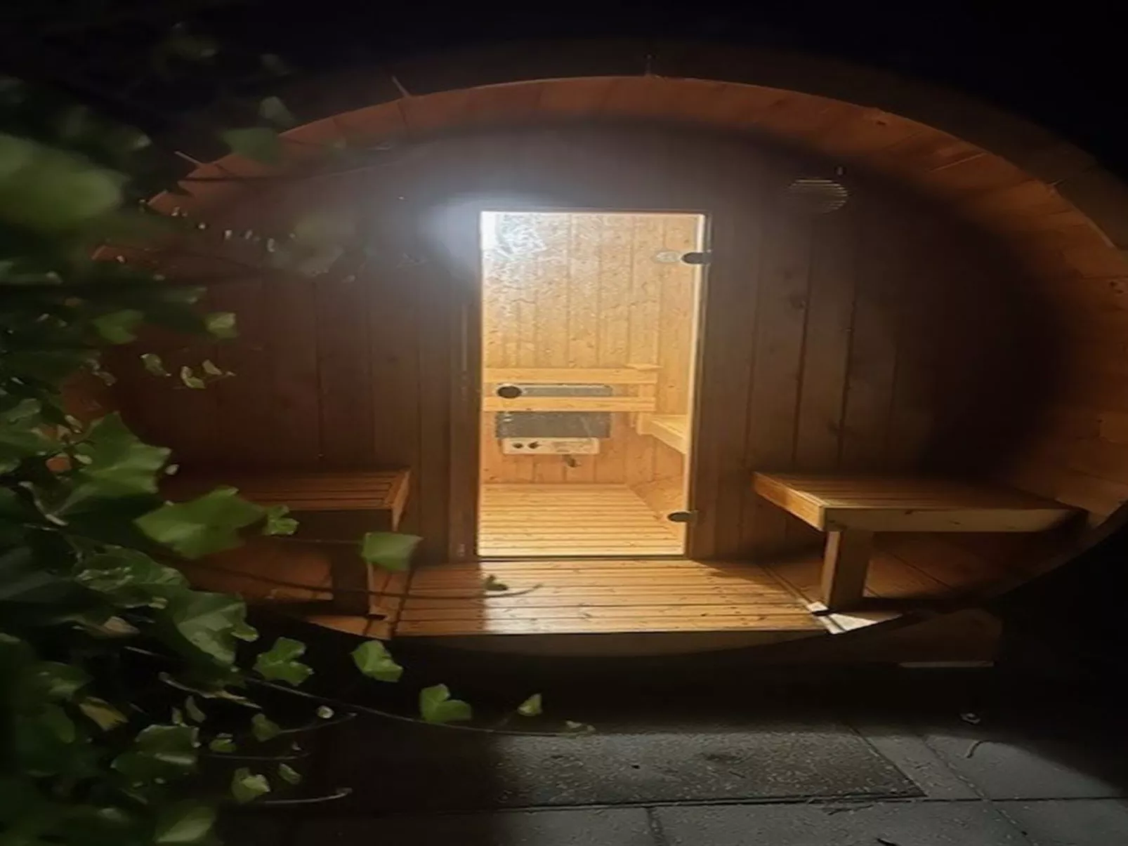 "Tjarko" - 690m to the fjord - Binnen