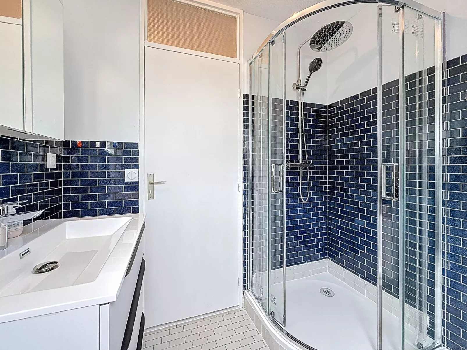 Village de Légenèse - Binnen