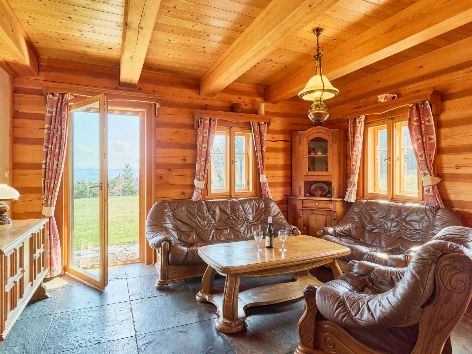 Timber Lodge with Hydromassage - Binnen