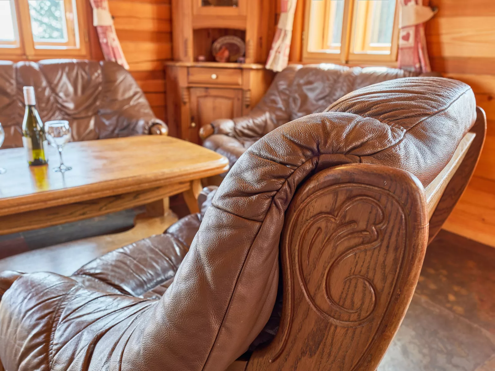 Timber Lodge with Hydromassage - Binnen