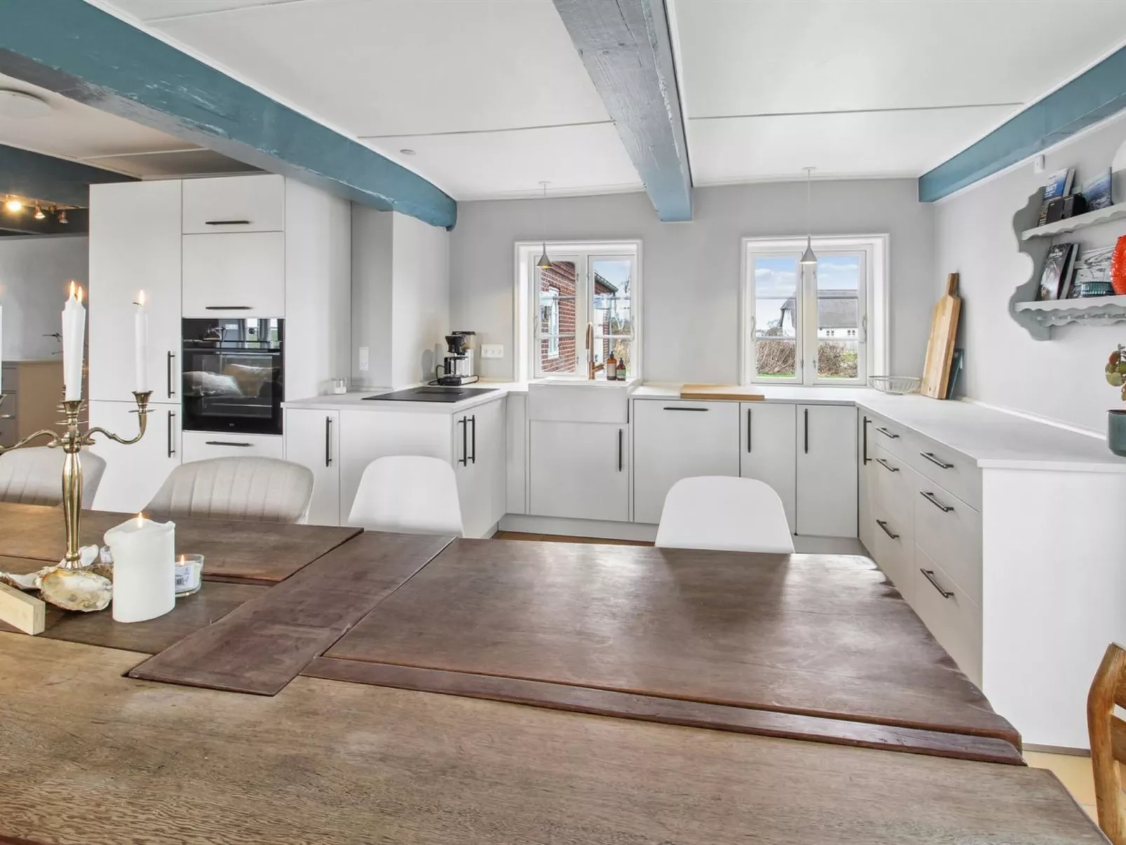 "Myra" - 18km from the sea - Binnen