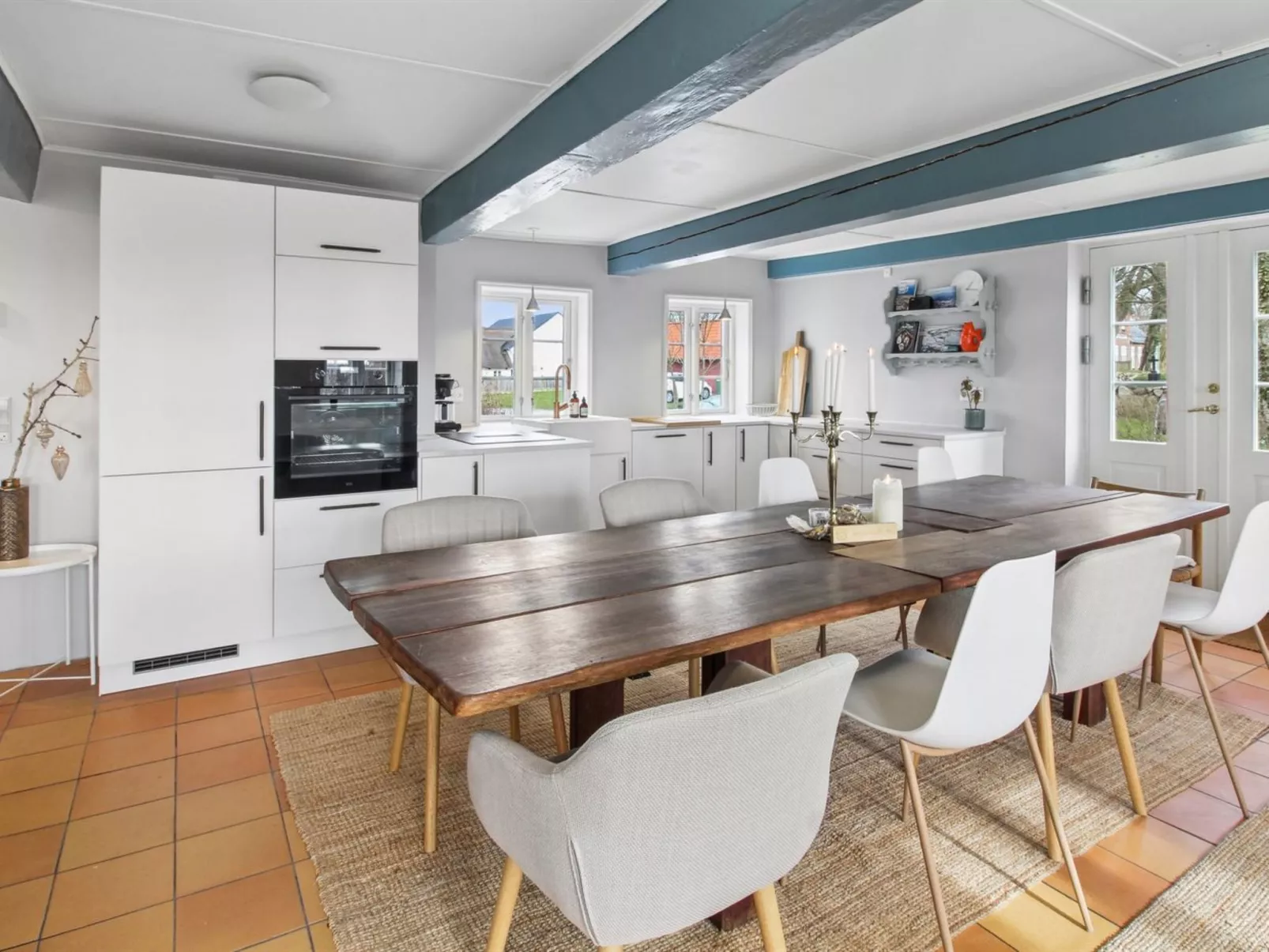 "Myra" - 18km from the sea - Binnen