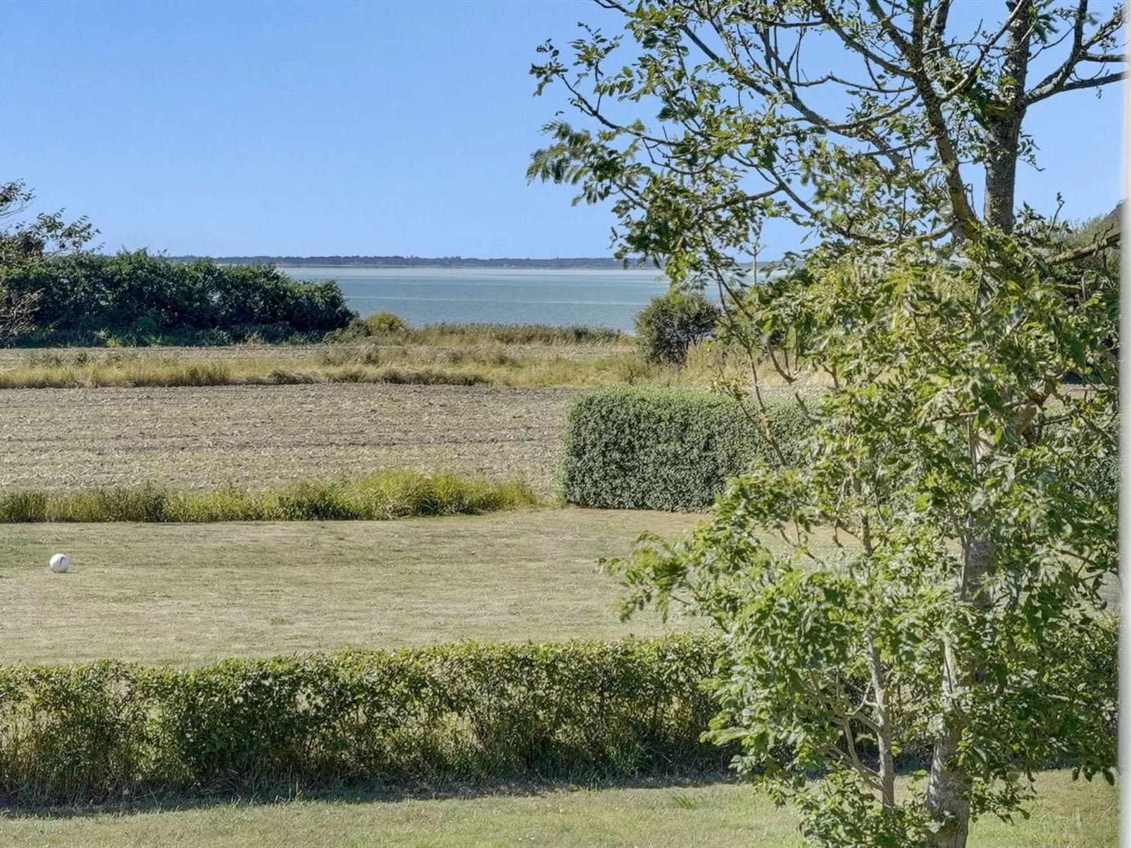 "Myra" - 18km from the sea - Buiten