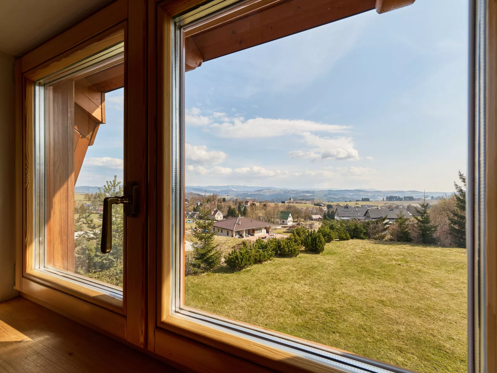 Timber Lodge with Hydromassage - Buiten