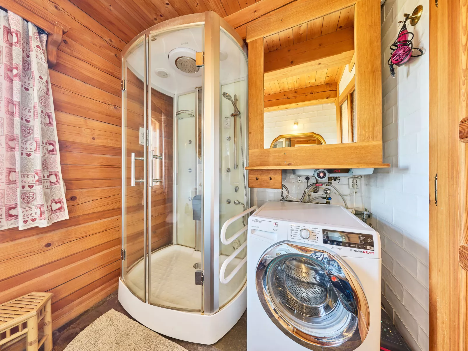 Timber Lodge with Hydromassage - Binnen