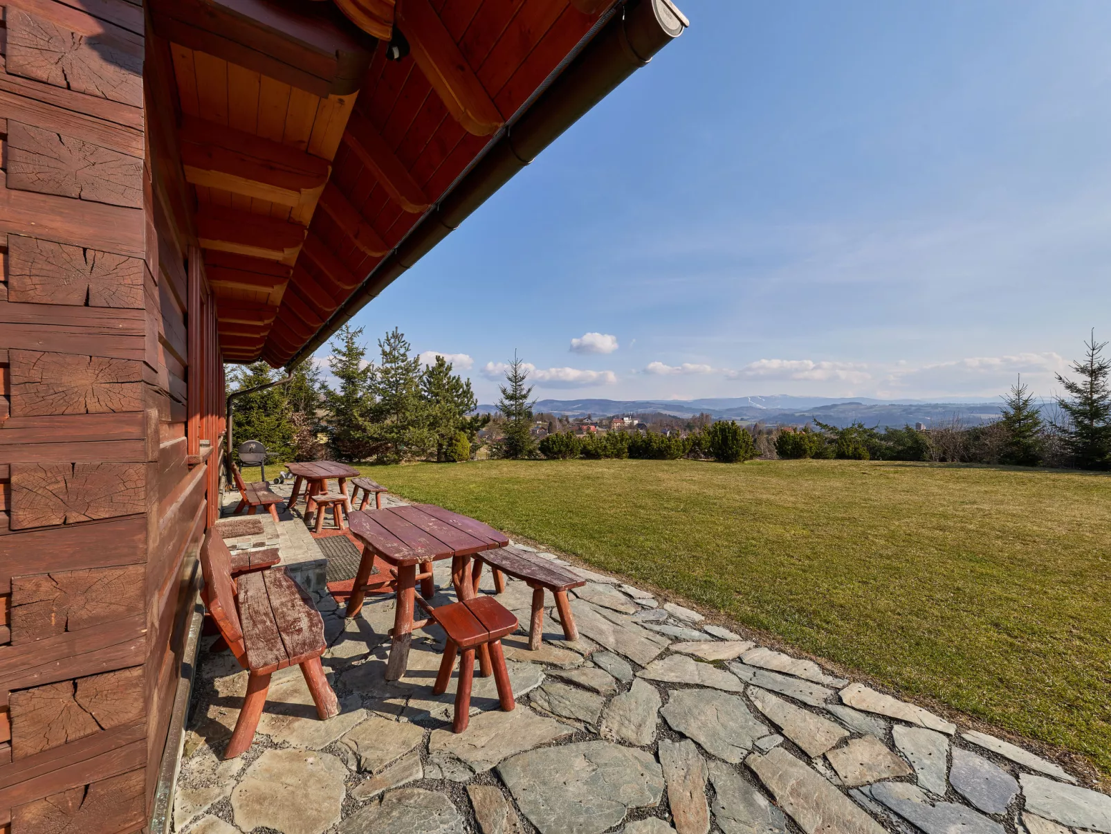 Timber Lodge with Hydromassage - Buiten