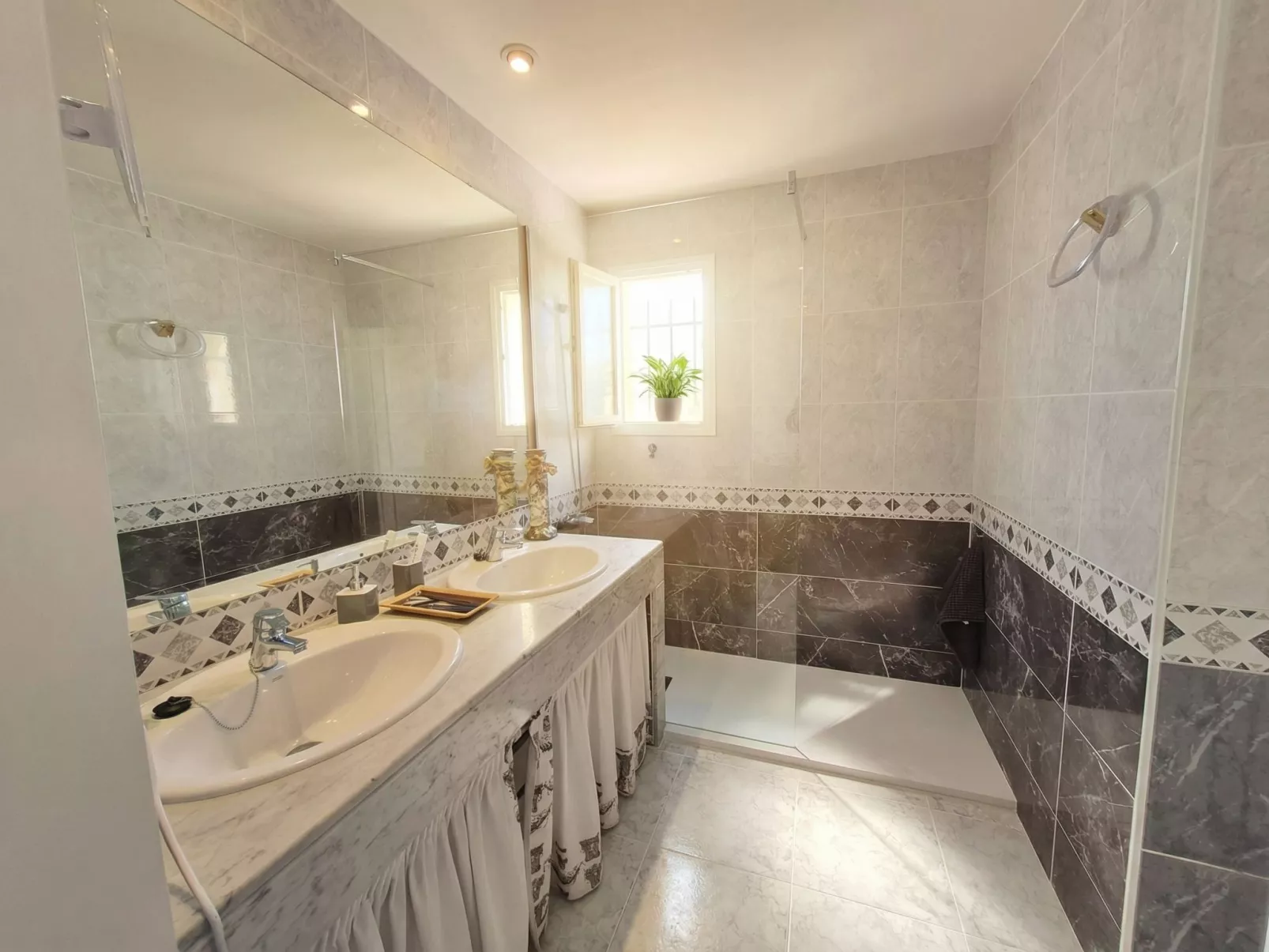 La Reserva IV - Binnen