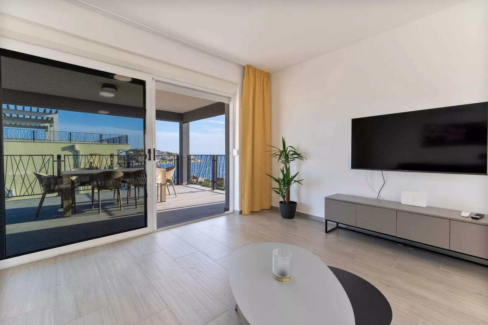 Luxury Living at Horizon Retreat - Comfort Three Bedroom Apartment (owner Central S8)