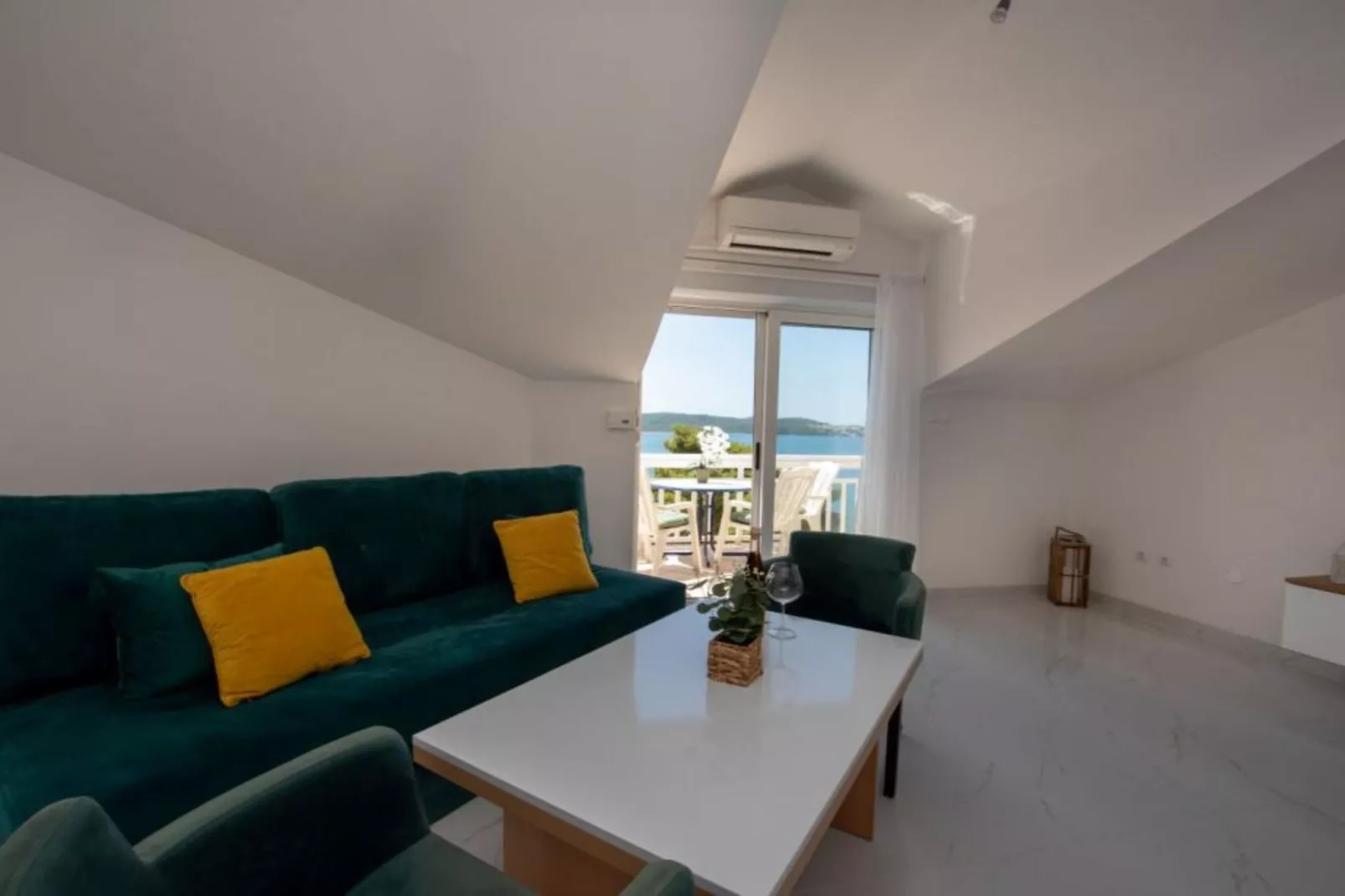 Villa Tomi- Classic Double Room With Sea View (9)