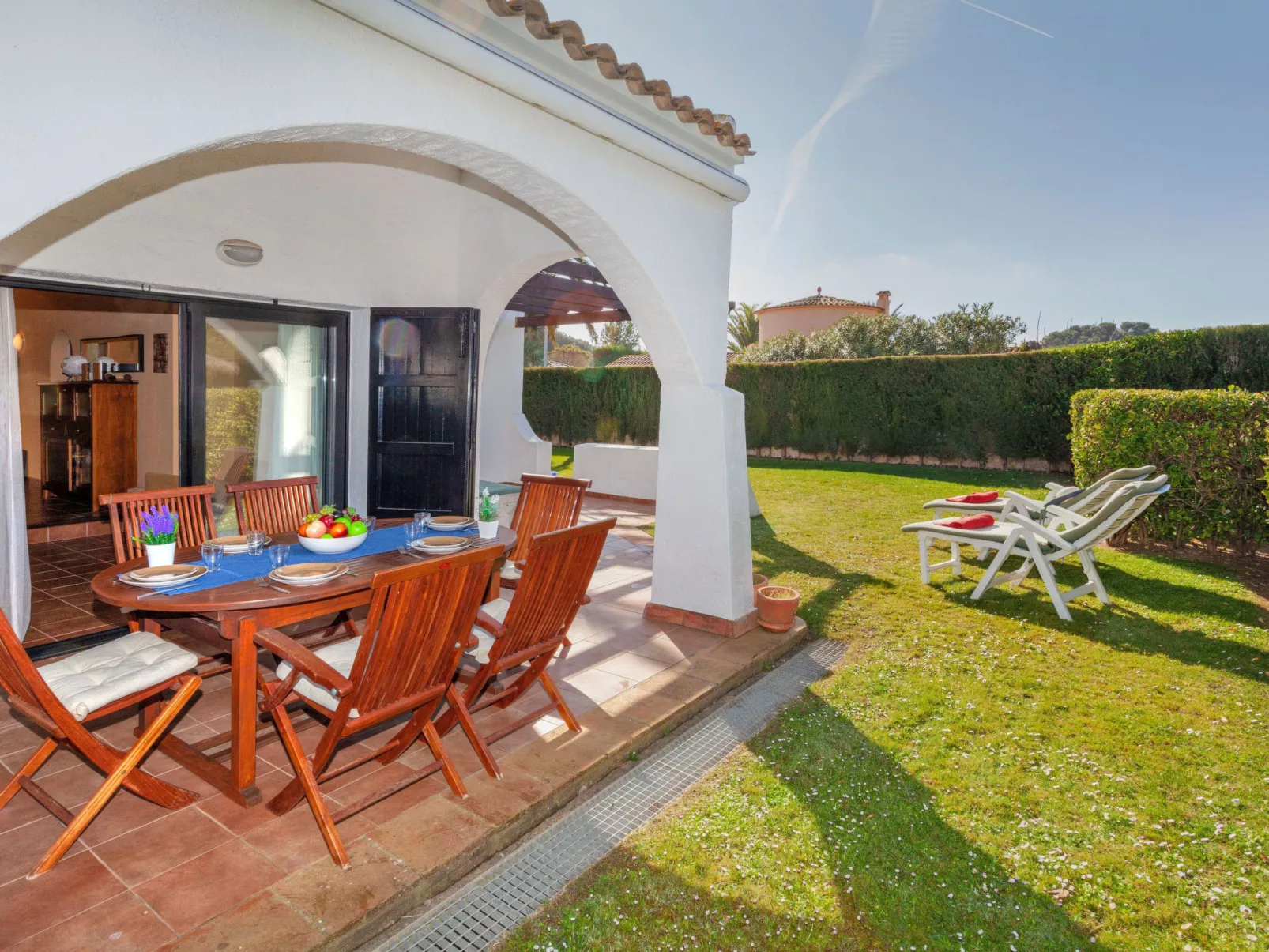 Green garden & house Pals Beach