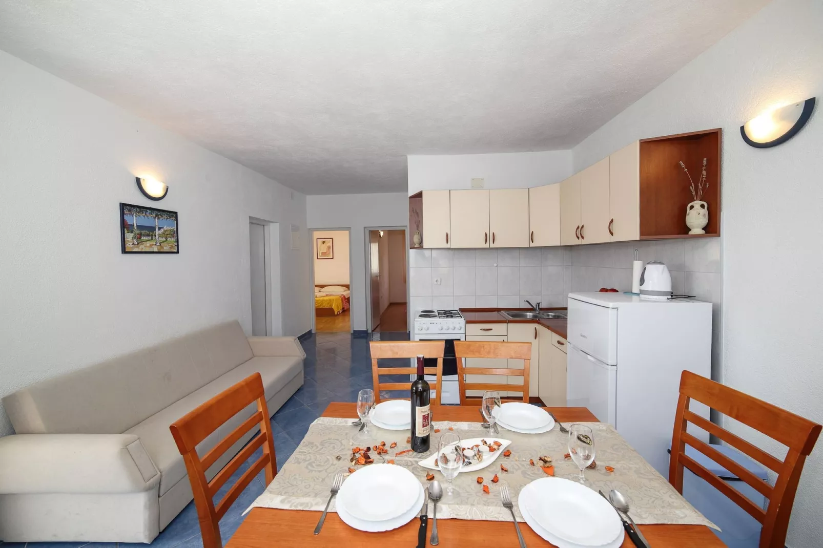 Cozy Beachfront Holiday Home Slatine - Five Bedroom Holiday Home with Terrace and Sea View