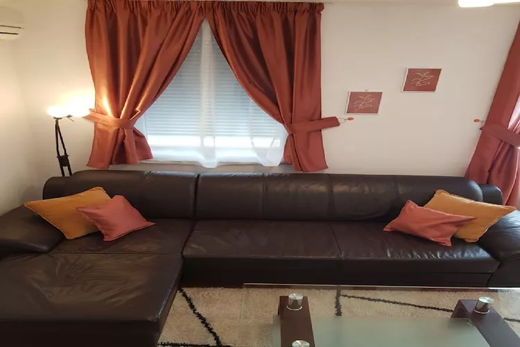 Apartment Aurelia Arena - One Bedroom Apartment - Woonkamer