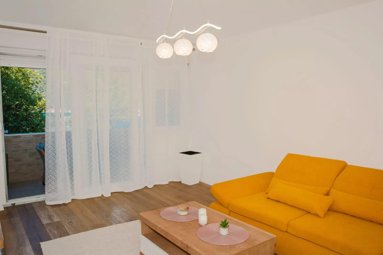 Apartment Matko - Two Bedrom Apartment with Beach View - Woonkamer
