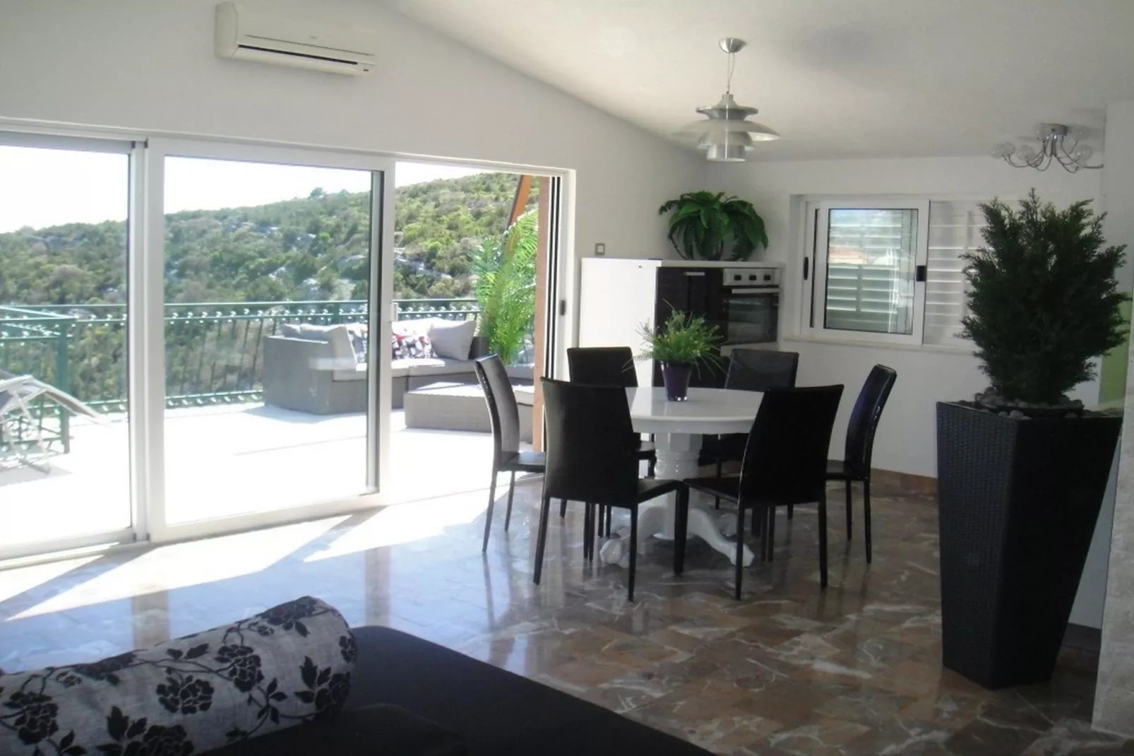 Wonderful Visinisce Apartments with Terrace and Sea Views - Comfort Two Bedroom Apartment (Owner 3) - Eetkamer