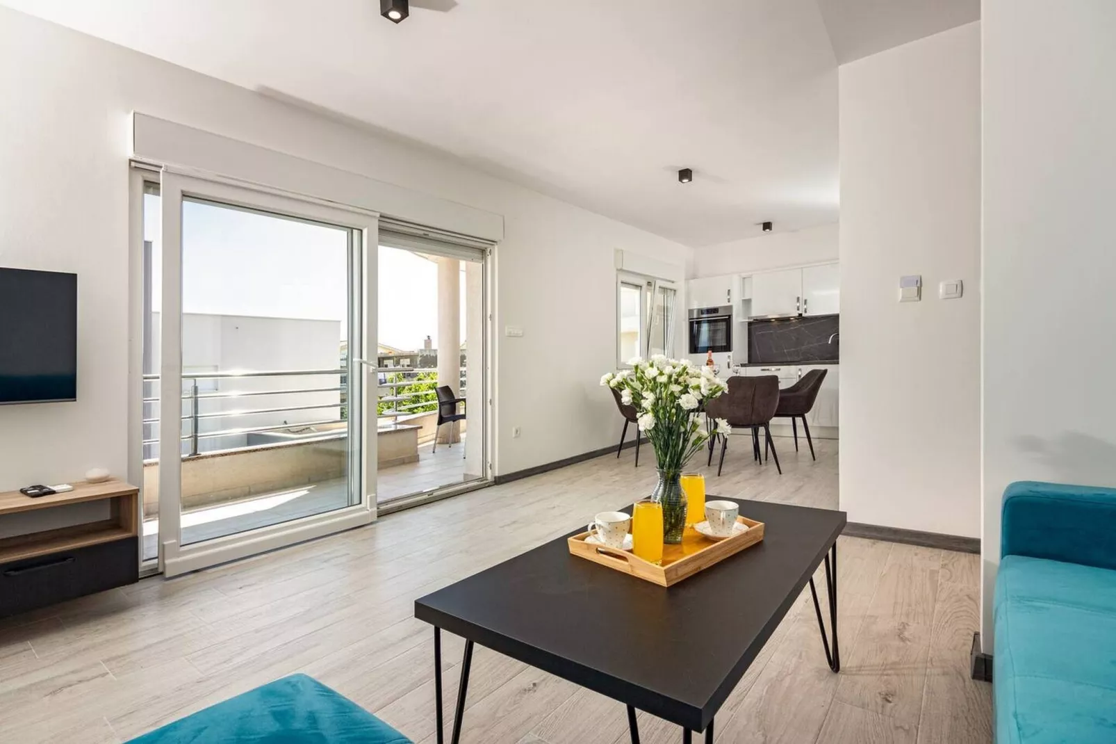 Modern Apartments with Private Balcony - One Bedroom Apartment (Owner S1) - Woonkamer