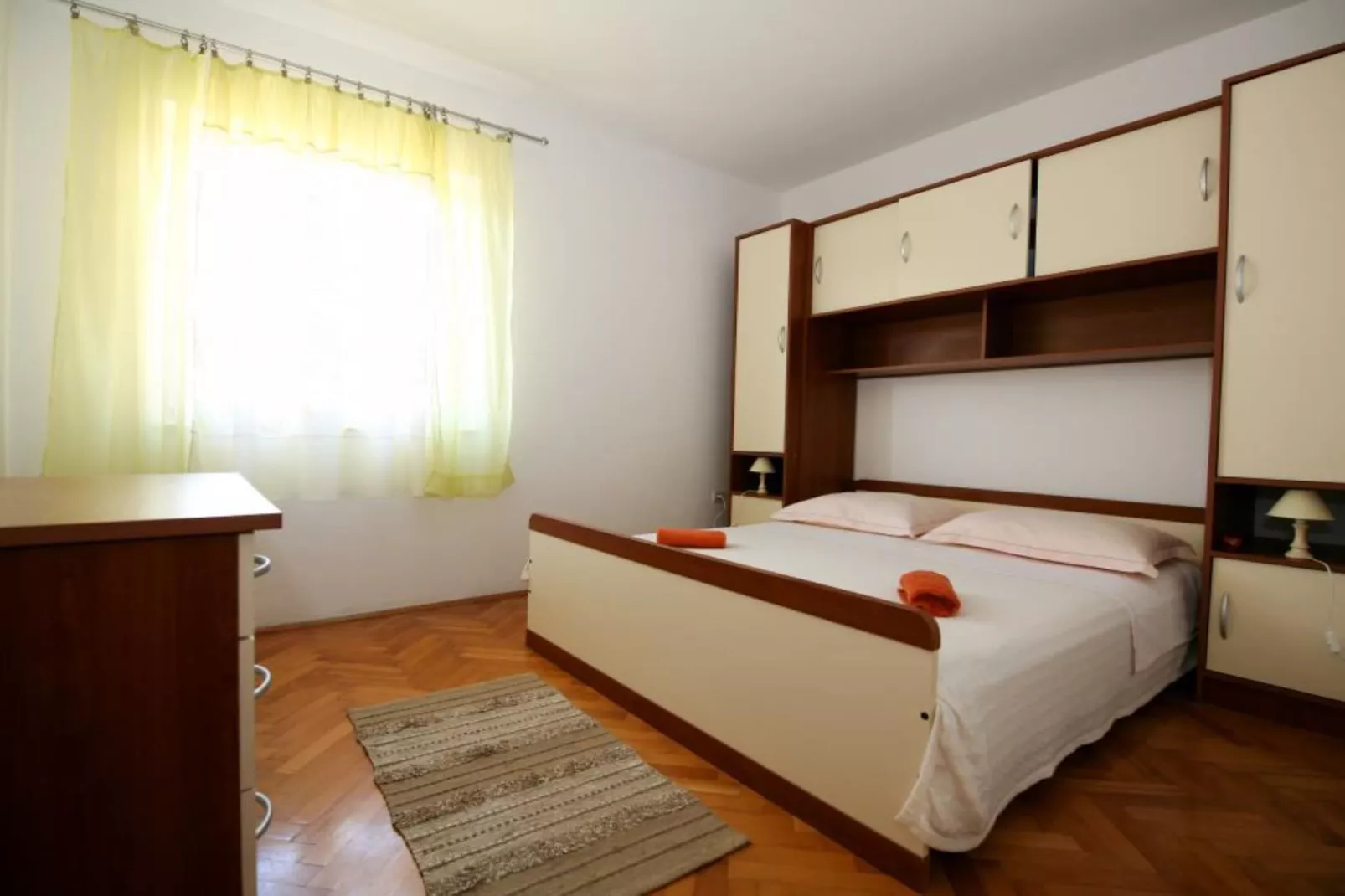 Spacious Beachfront Apartment Ciovo - Four Bedroom Apartment with Sea View - Slaapkamer