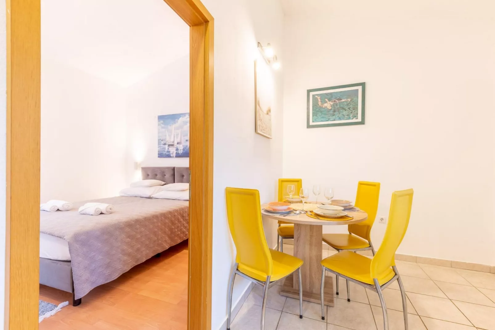 Spacious Prgomet Retreat with Private Pool, Fitness Centre, and Garden - Three Bedroom Villa - Eetkamer
