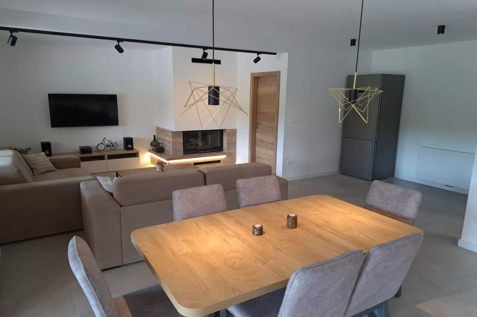 Tranquil Holiday Home with Pool, Garden, and Playground in a Peaceful Countryside Setting - Three Bedroom Holiday Home - Woonkamer