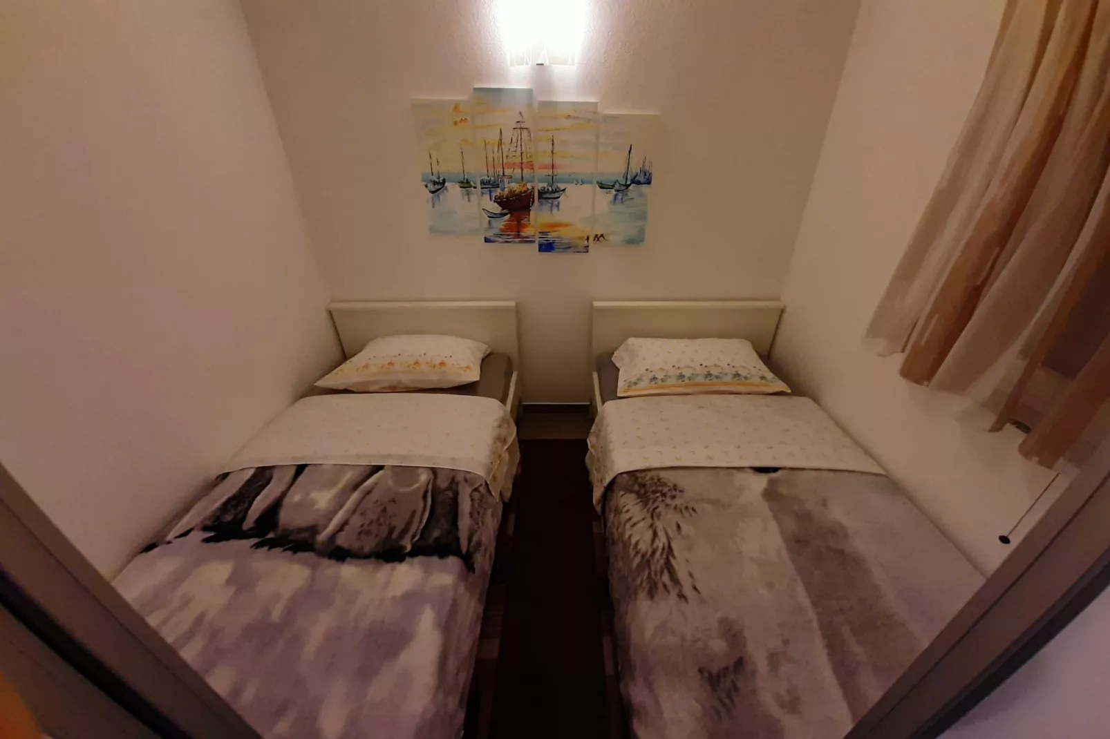Cozy Apartments with Private Balcony Vinisce - Comfort Two Bedroom Apartment (Owner III) - Slaapkamer