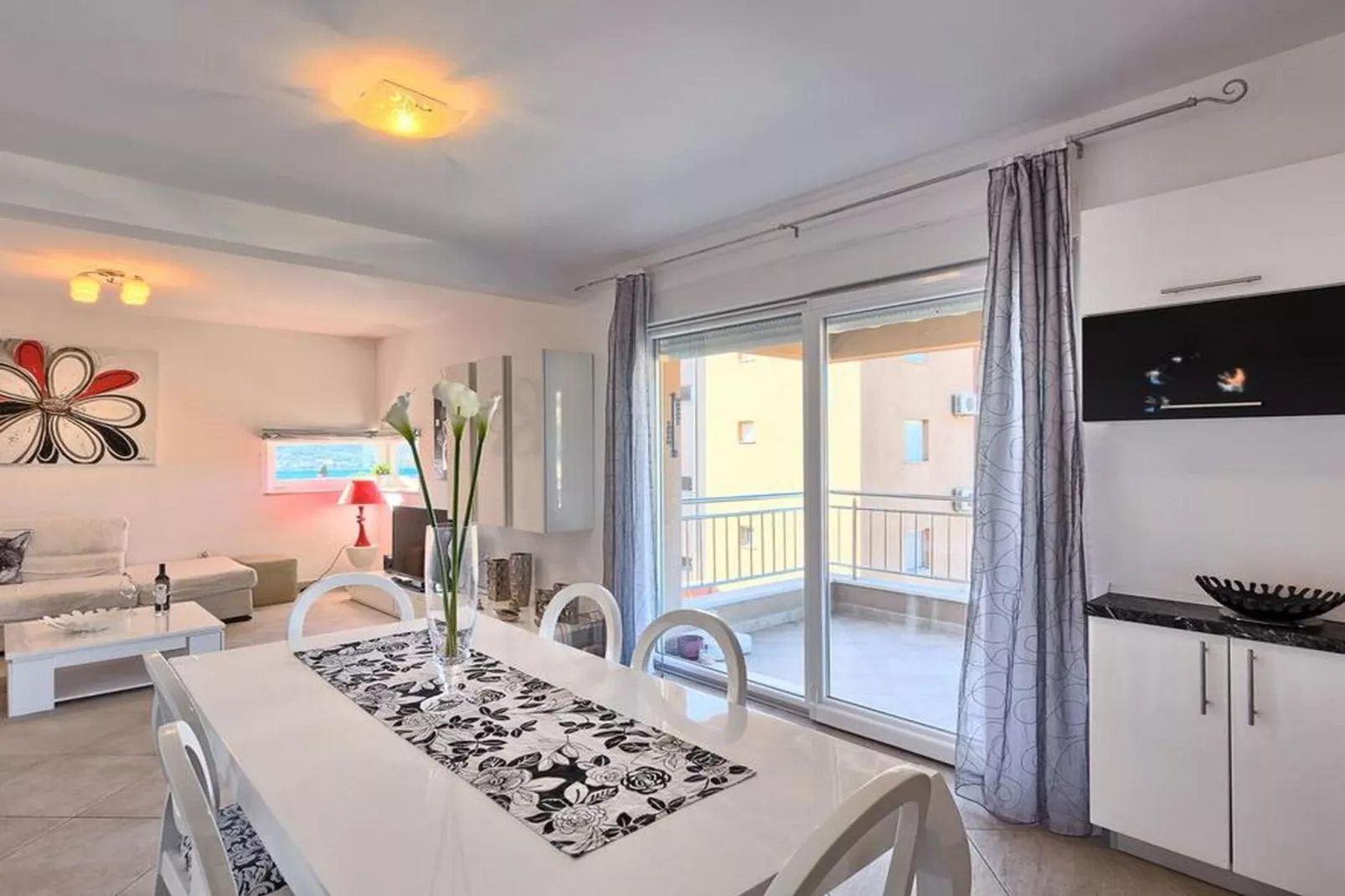 Luxury Apartment Okrug Gornji with Sea View and Pool - Three Bedroom Apartment with Sea View and Pool - Woonkamer