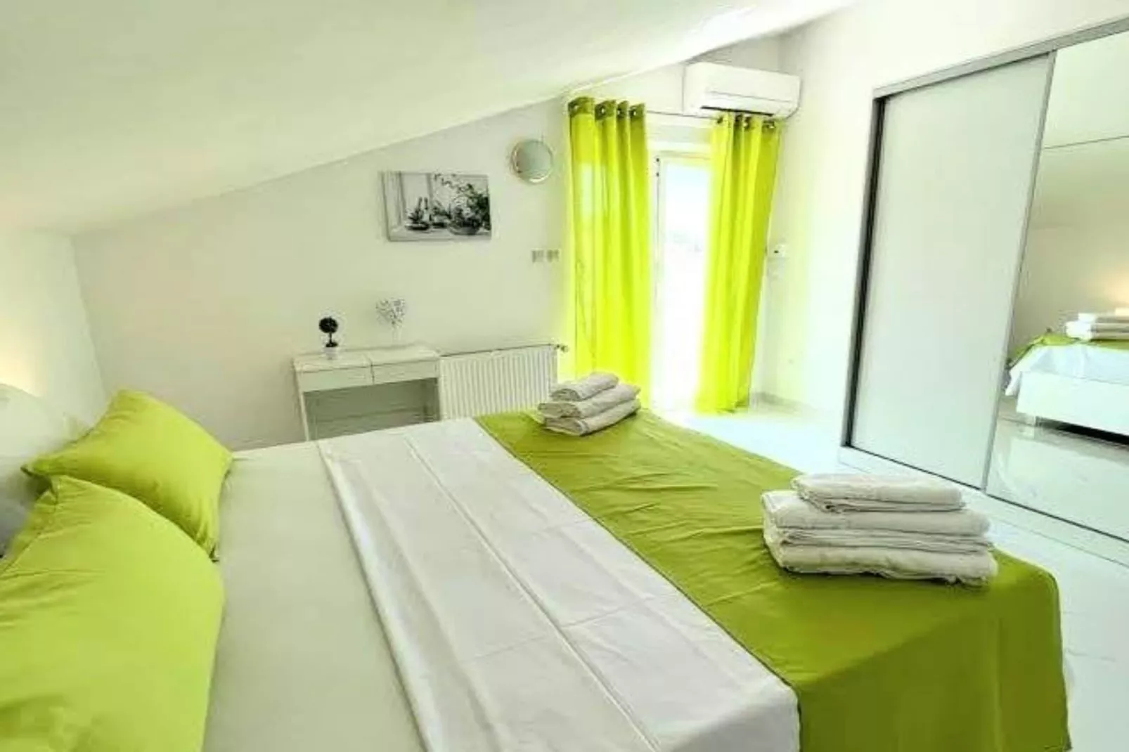 Villa Tomi- Classic Double Room With Sea View (9) - Slaapkamer