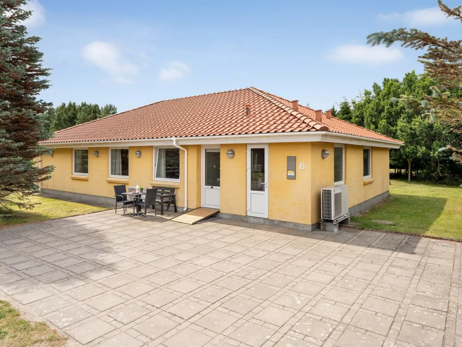 "Ebon" -  from the sea - Buiten