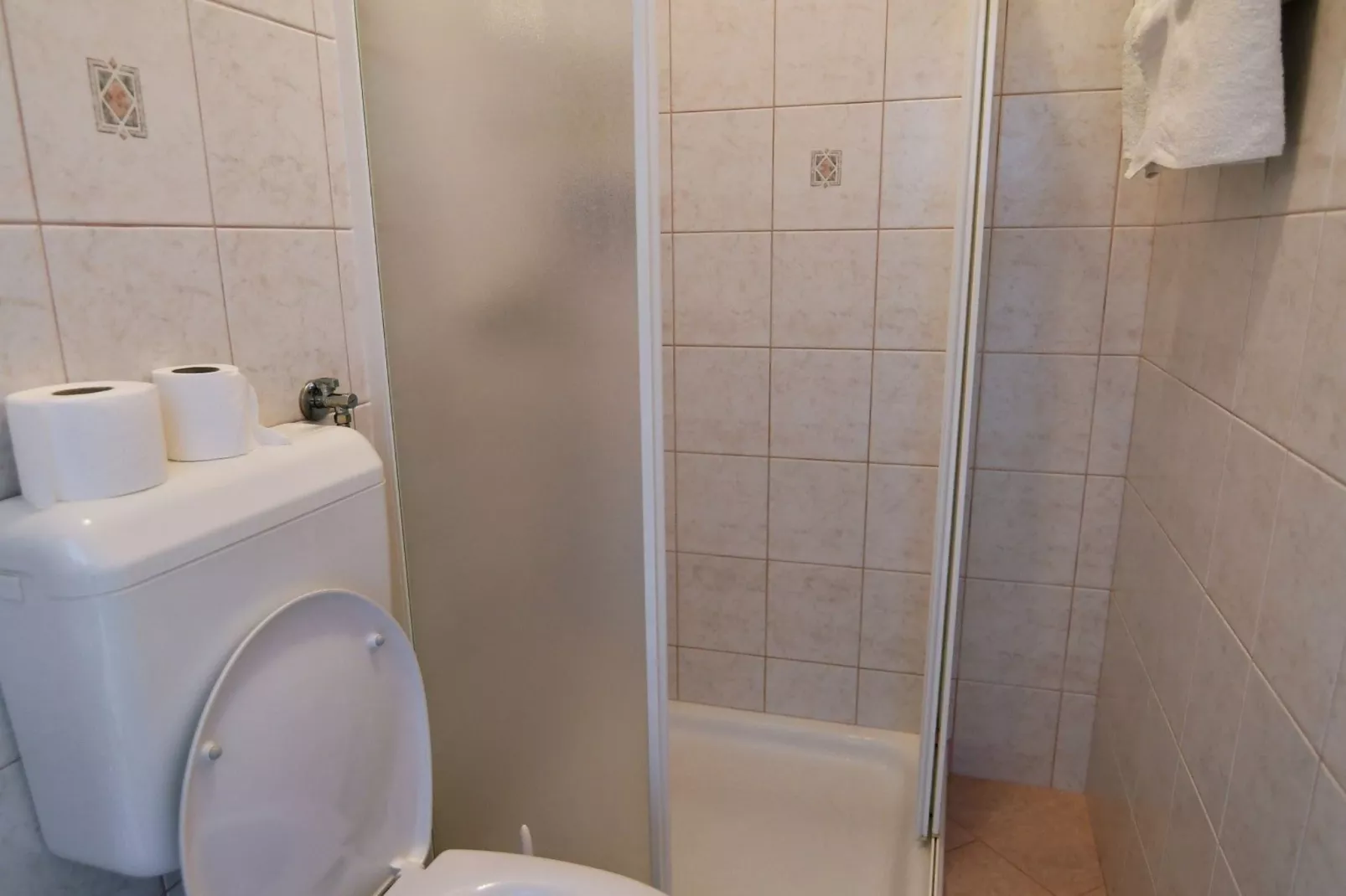 Scenic Retreat Rooms and Family Apartments - Double Room with Balcony 1 - Badkamer