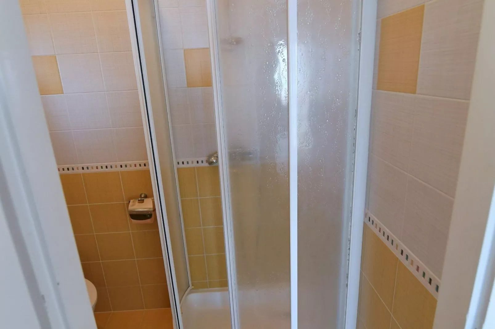 Scenic Retreat Rooms and Family Apartments - Double Room with Balcony and Sea View 3 - Badkamer