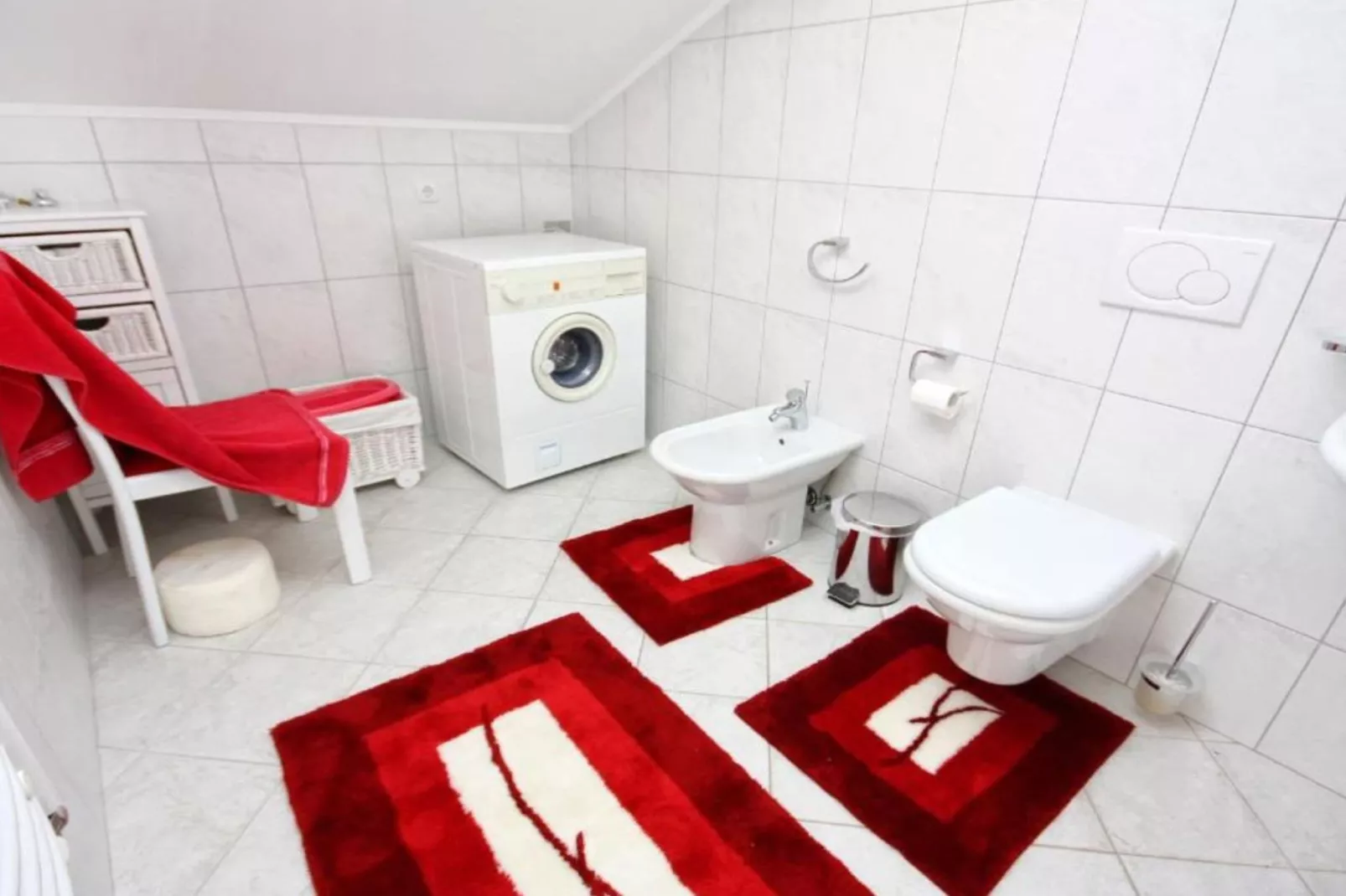 Beachside Serenity Apartments in Barbot - One Bedroom Apartment with Terrace and Sea View (Owner RED) - Badkamer