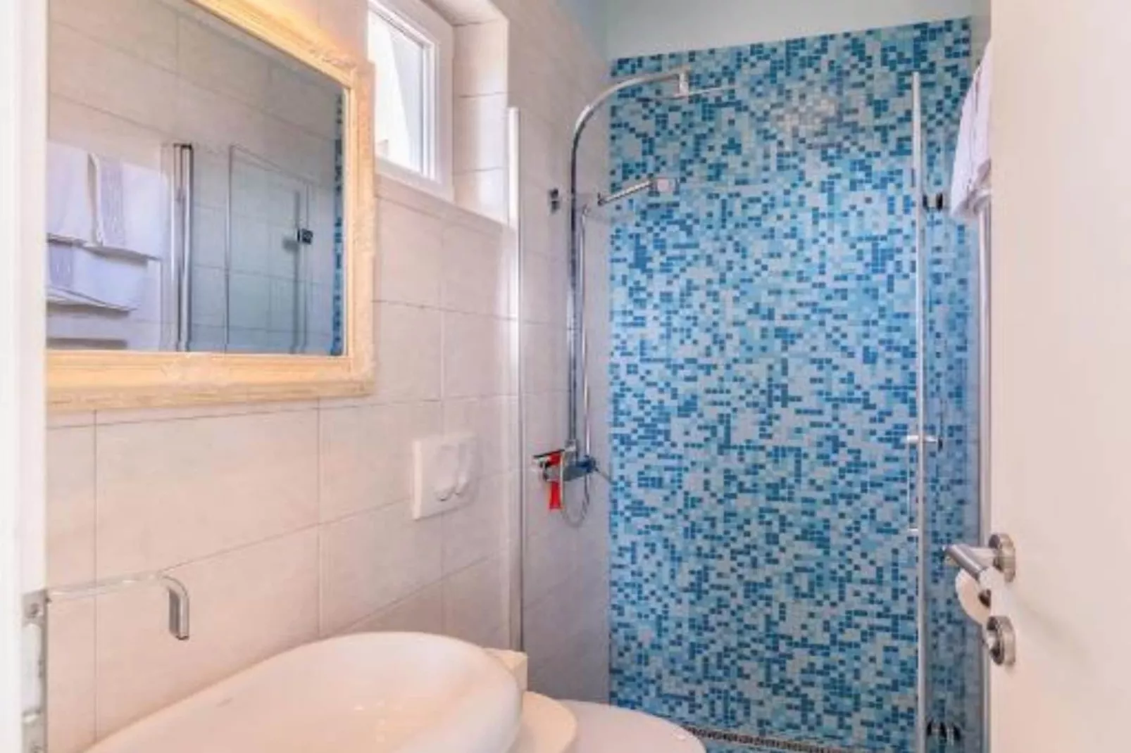 Beachside Serenity Apartments in Barbot - One Bedroom Apartment with Terrace (Owner BLUE) - Badkamer