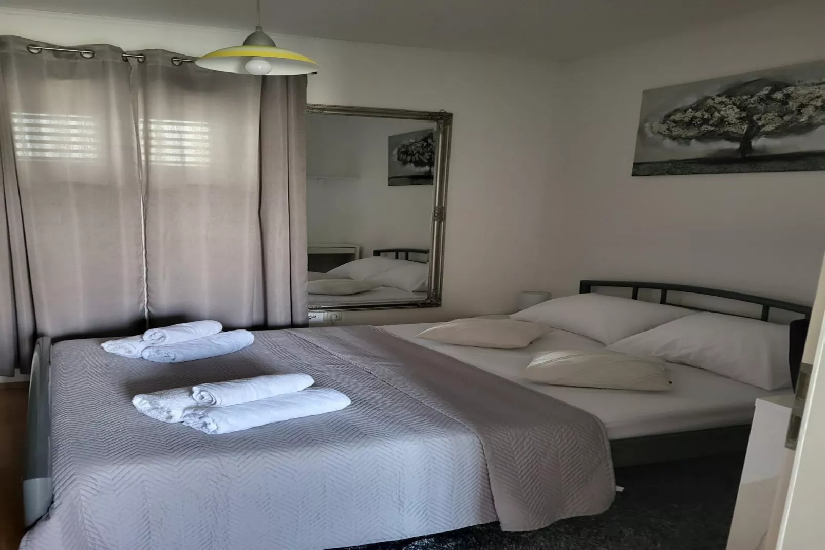 Elegant Trogir Apartment with Garden Terrace - Two Bedroom Apartment - Slaapkamer