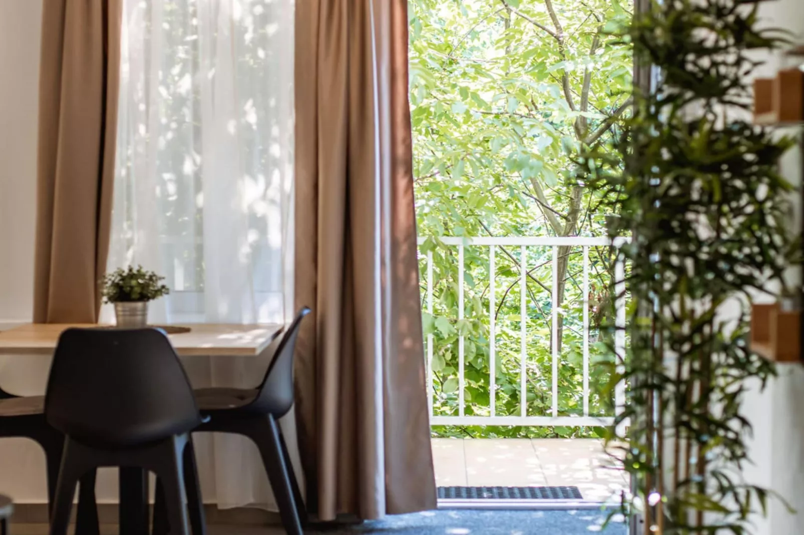Stylish Apartments with Osijek Near Top Attractions - Standard Studio Apartment  - Maks 3 - Woonkamer