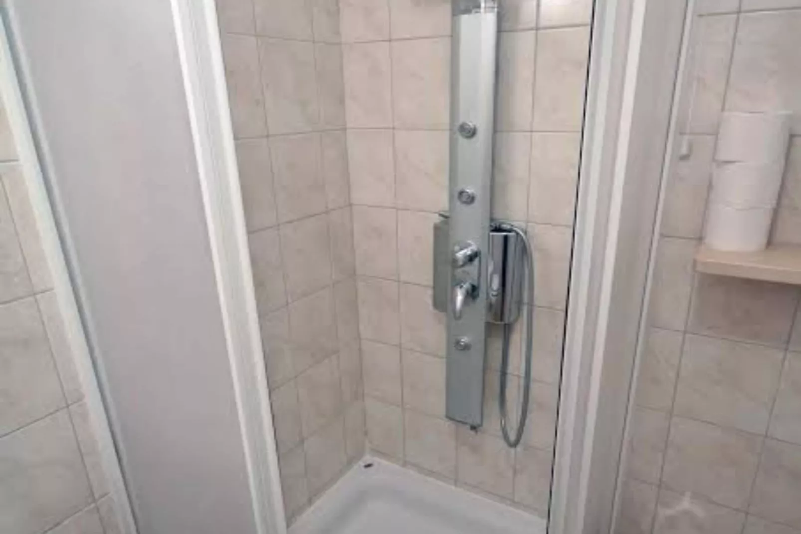 Beachfront Apartments Tamarix - Studio Apartment 1 - Badkamer