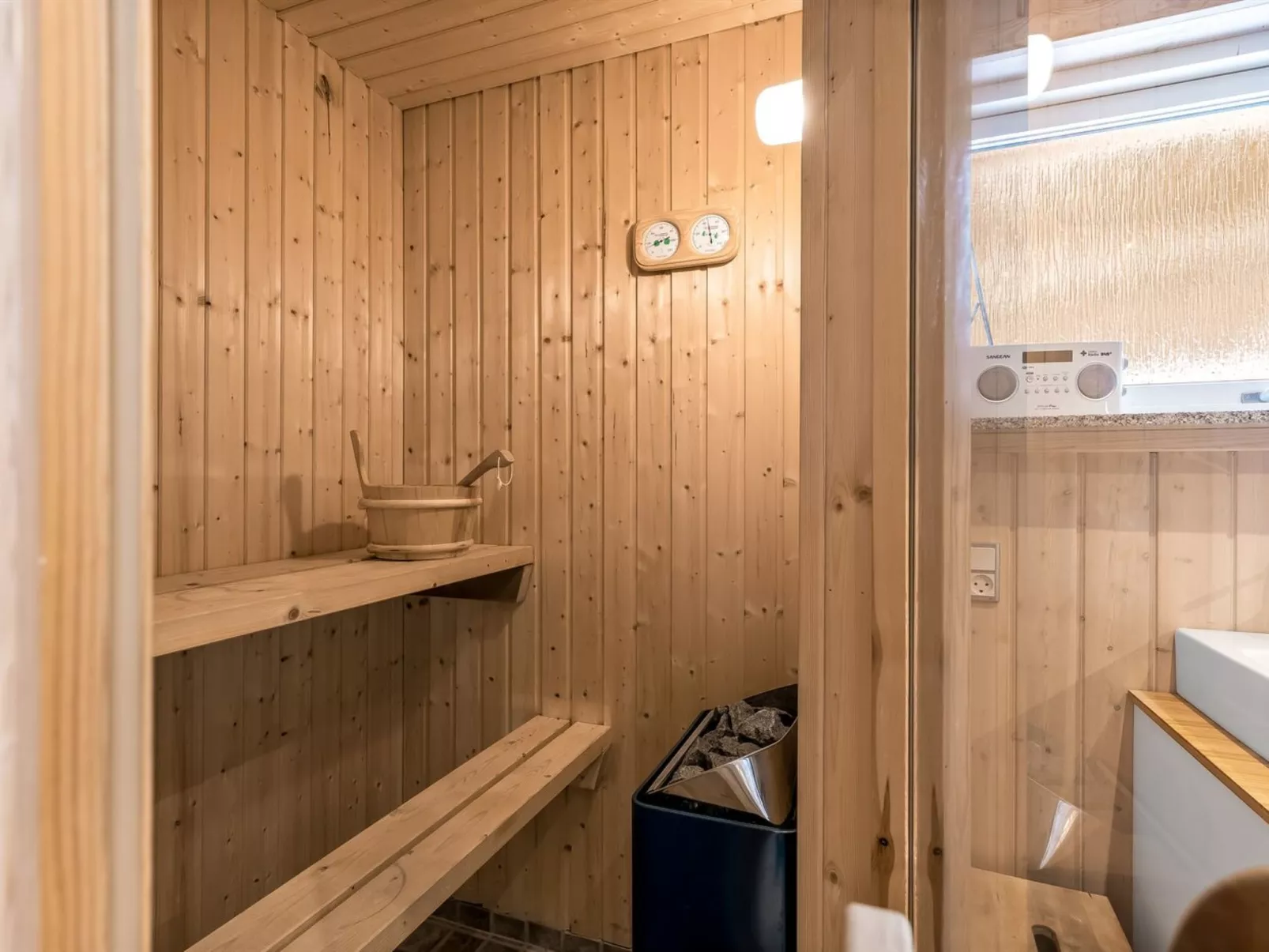 "Rickmer" - 1.9km from the sea - Binnen