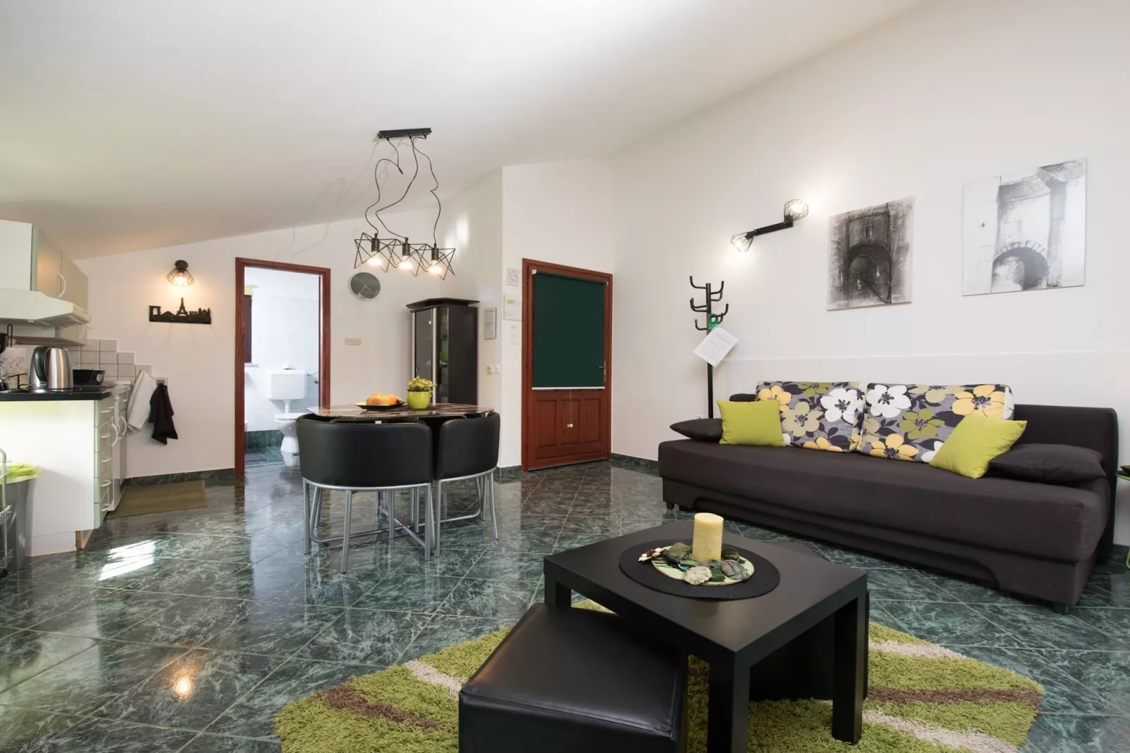 Stylish Lovran Sea View Apartments - Studio Apartment with Balcony and Sea View - Woonkamer