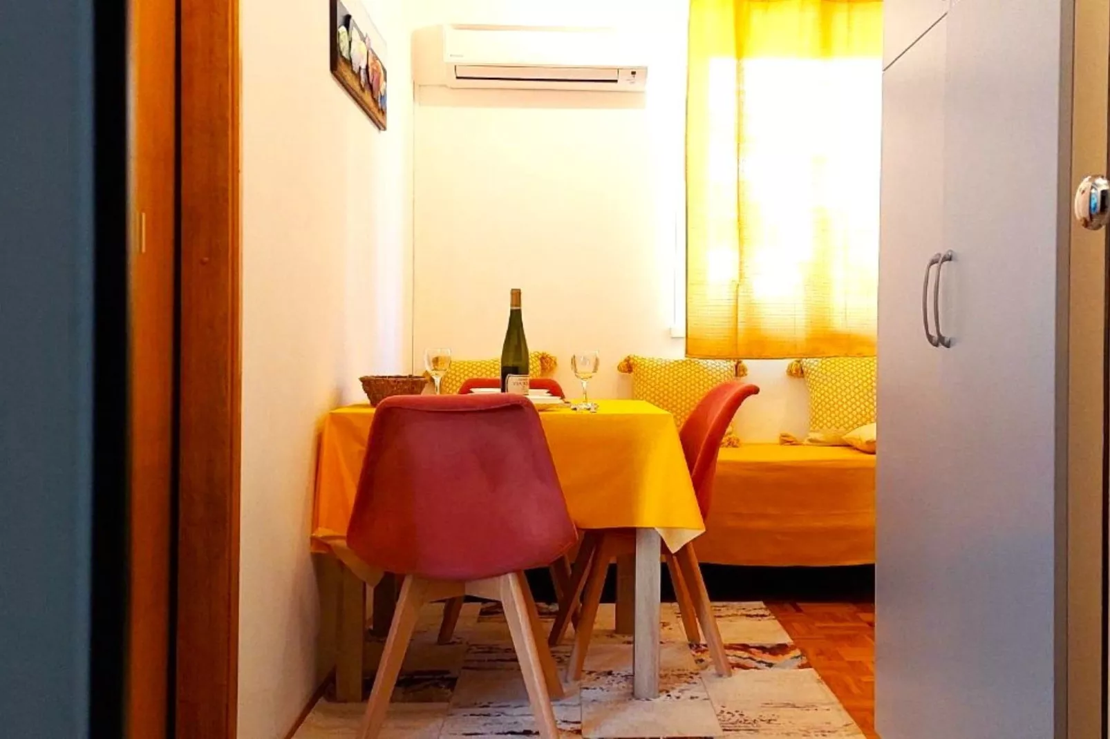 Charming Crikvenica Beachfront Apartment - One Bedroom Apartment - Eetkamer