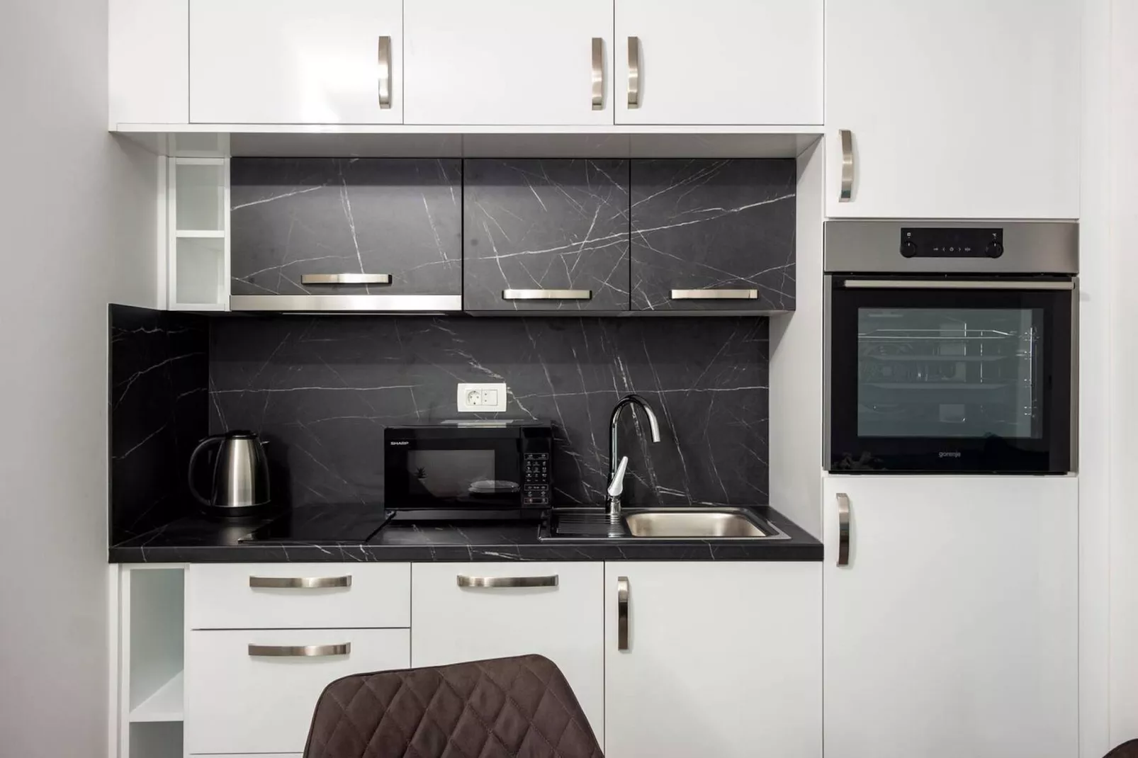 Modern Apartments with Private Balcony - Deluxe One Bedroom Apartment (Owner S3) - Keuken