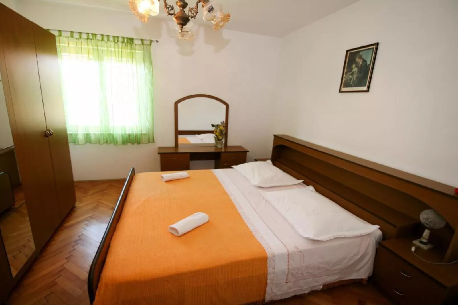 Spacious Beachfront Apartment Ciovo - Four Bedroom Apartment with Sea View - Slaapkamer