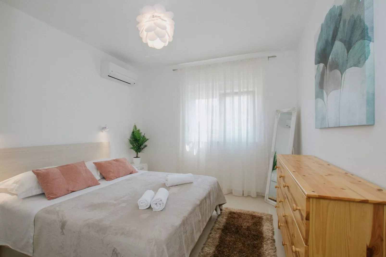 Scenic Sea View Apartment Trogir - Two Bedroom Apartment with Balcony and Sea View - Slaapkamer