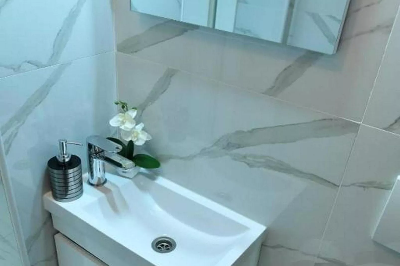 Charming Sinj Town Studio Apartments - Studio Apartments - Badkamer