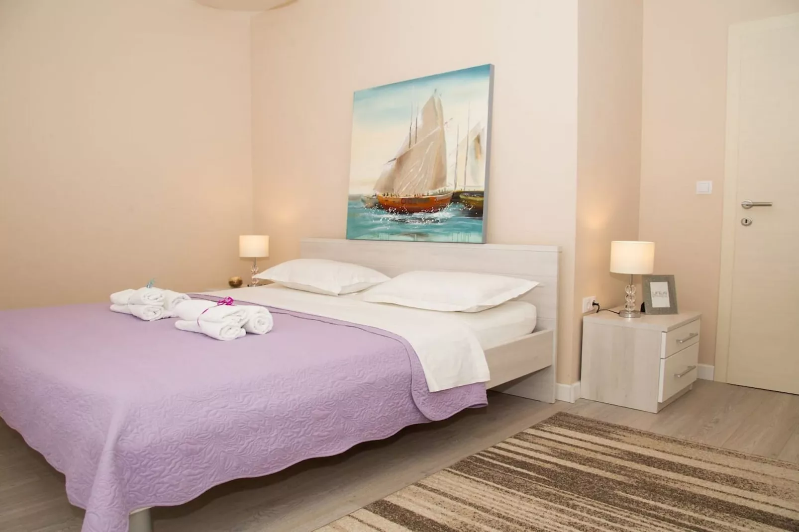 Peaceful Escape with Mountain Views, Heated Pool and Modern Amenities in Radošić - Four Bedroom Villa - Slaapkamer
