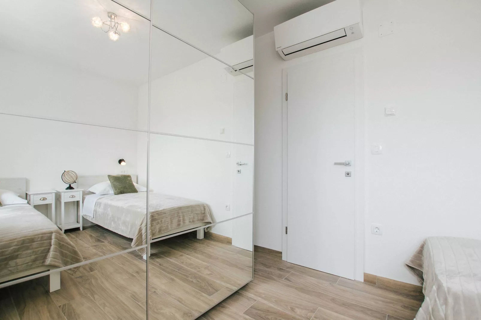 Spacious Luxury Trogir Apartments - Classic Two Bedroom Apartment (Coral) - Slaapkamer