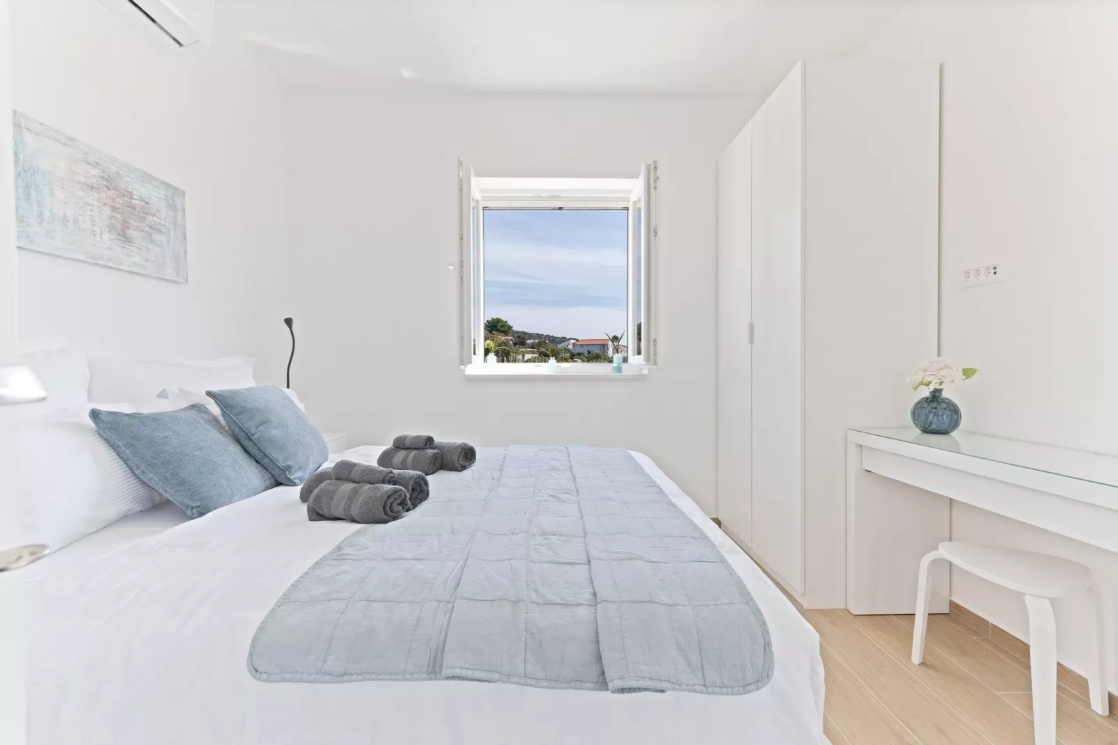 Luxury Living at Horizon Retreat - Deluxe Two Bedroom Apartment (owner  West S6) - Slaapkamer