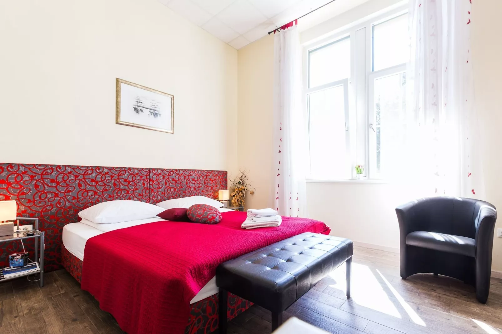 Charming and Historic Old Town Apartments - Studio Apartment - Slaapkamer
