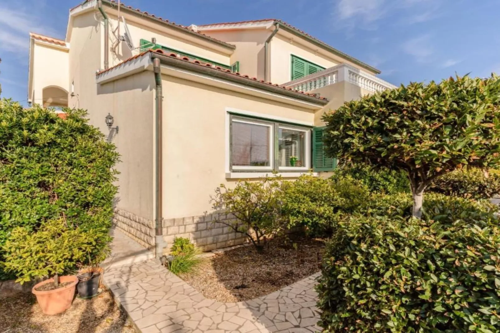 Beachside Serenity Apartments in Barbot - One Bedroom Apartment with Terrace (Owner BLUE) - Buitenlucht