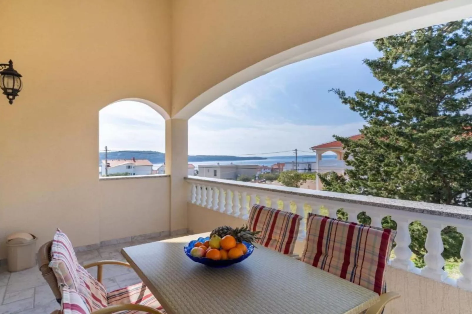 Beachside Serenity Apartments in Barbot - One Bedroom Apartment with Balcony (Owner YELLOW) - Terrasbalkon