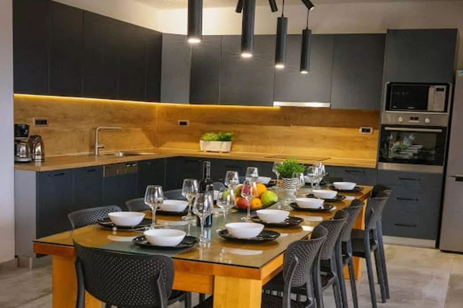 Exclusive Elegant Villa with Pool in Kastel Novi - Seven Bedroom Villa with Pool - Keuken