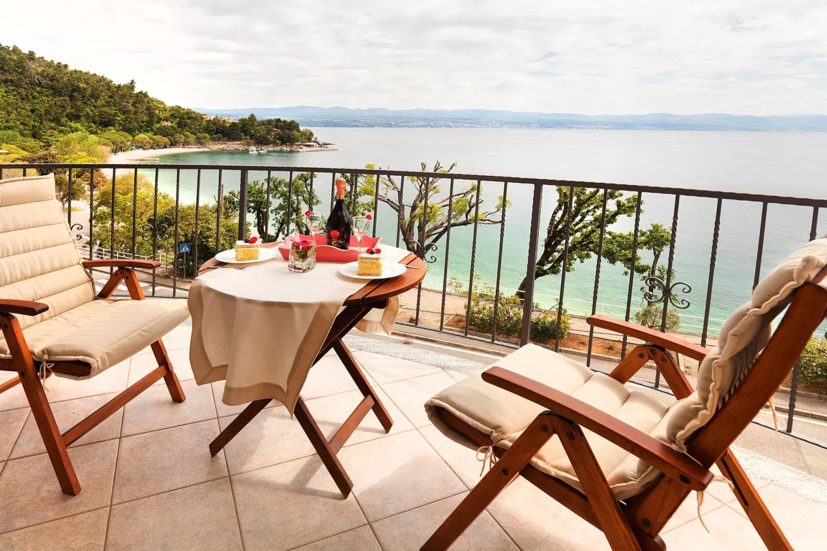 Splendid Beachfront Medveja Apartments - Studio with Balcony and Sea View 2 - Terrasbalkon