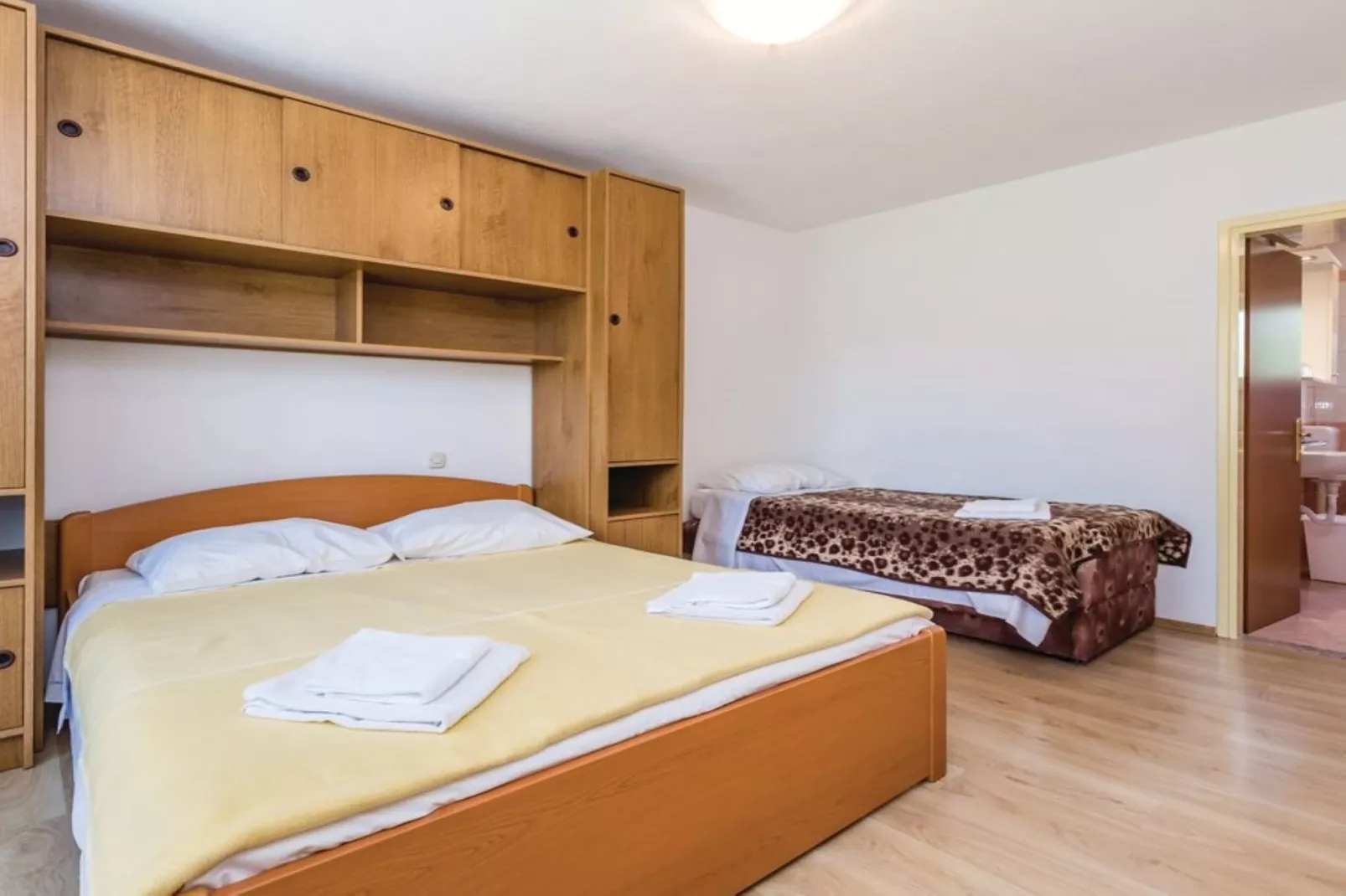 Scenic Seafront Brsec Apartment - Three Bedroom Apartment  with Terrace - Slaapkamer