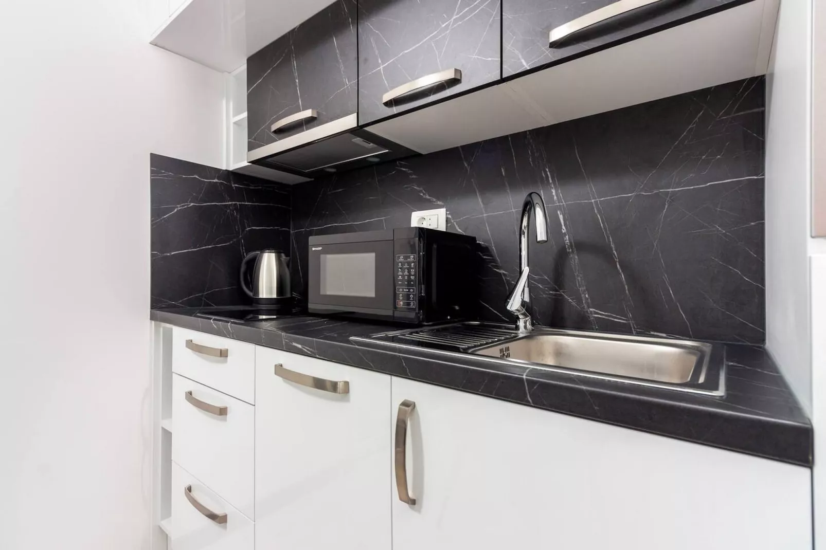 Modern Apartments with Private Balcony - Deluxe One Bedroom Apartment (Owner S3) - Keuken